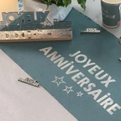 Best Chemin De Table Joyeux Anniversaire Bleu Canard 28 Cm X 3 M Tres Theme Joyeux Anniversaire