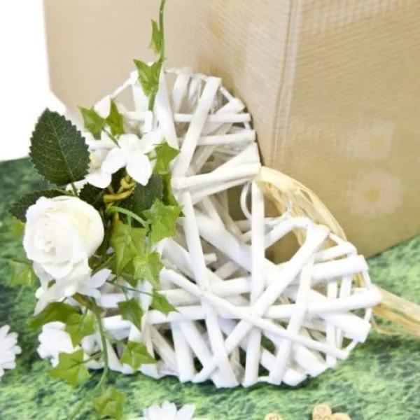 Badaboum Coeur En Rotin Avec Rose Et Feuillage A Suspendre