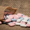 Badaboum Drag Es Coeur Chocolat Assorti Blanc Bleu Rose X 500Gr